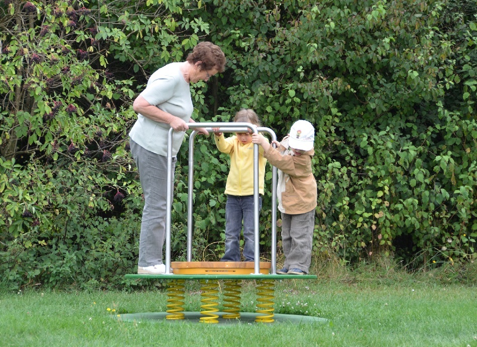 Generationenspielplätze • PlaygroundLandscape